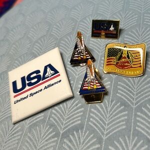 Vintage lot of 5 NASA space pins